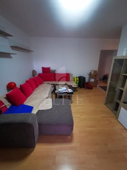 Apartament cu 4 camere decomandat, mobilat în Plopilor