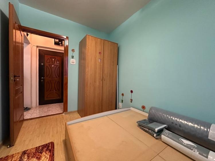 Apartament cu 3 camere semidecomandat în Drumul Taberei