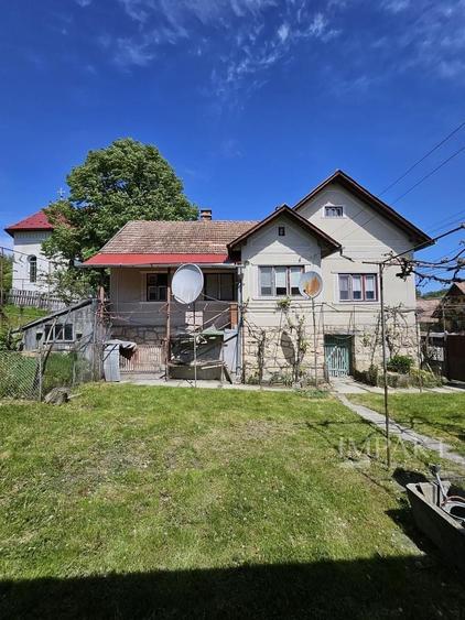 Casă individuală cu 3 camere cu Teren 3000 Mp în Petrindu