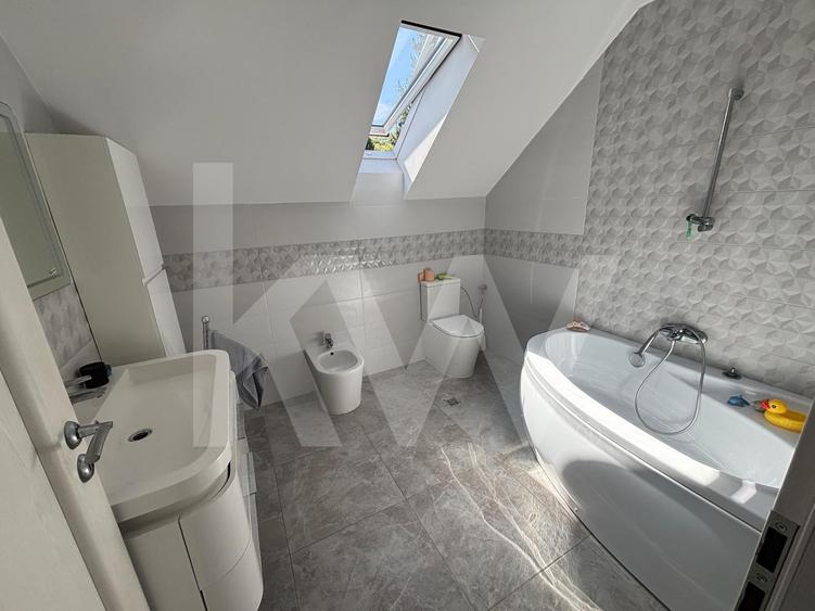 Casă individuală cu 6 camere cu Canalizare în Sadu