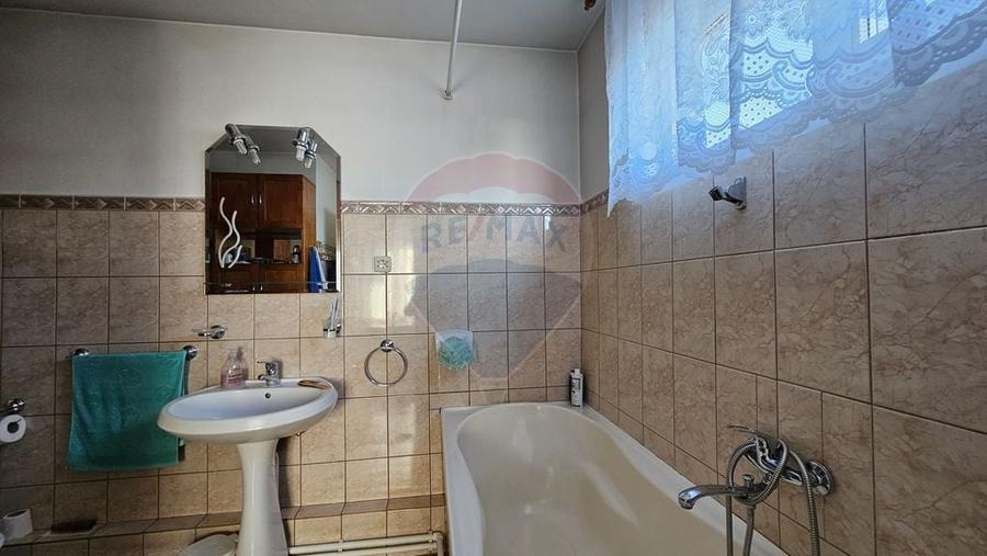 Casă cu 5 camere cu Teren 2078 Mp în Bogata