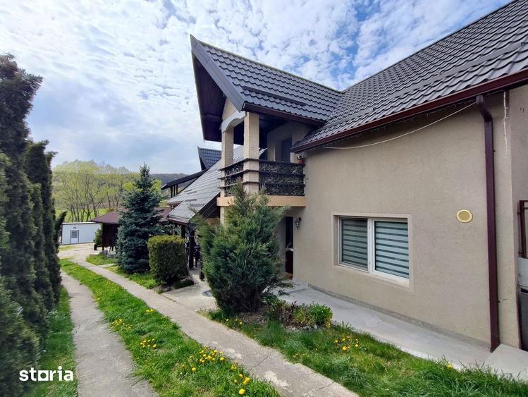 Casă cu 8 camere cu Teren 1270 Mp în Central