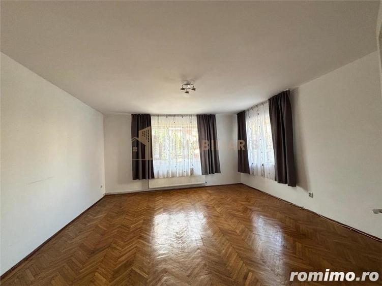 Casă cu 6 camere cu Teren 300 Mp în Central