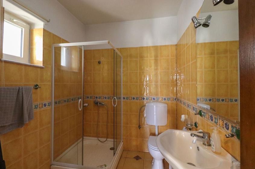Casă cu 4 camere cu Teren 480 Mp în Exterior Vest