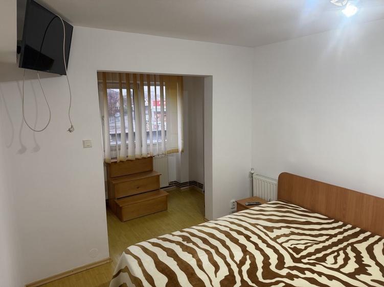 Apartament cu 3 camere decomandat în Exterior Vest