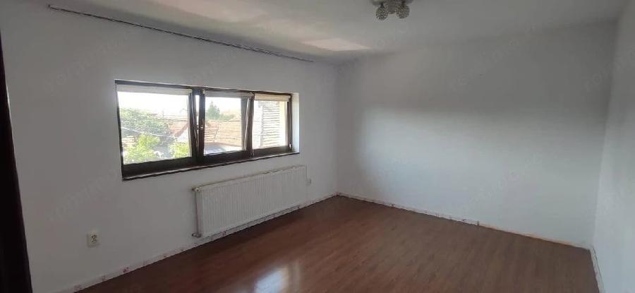 Casă cu Teren 200 Mp în Central