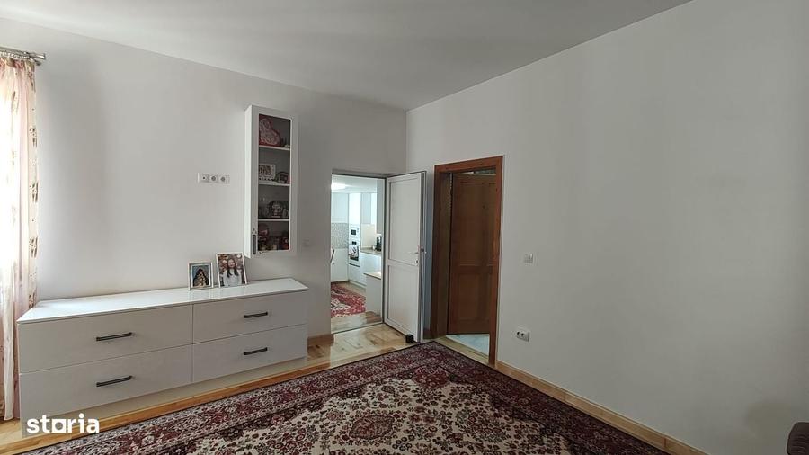 Casă cu 3 camere în Cărpiniș