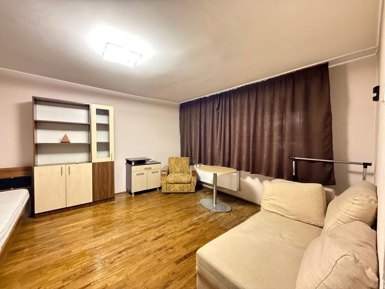 Garsonieră decomandată, mobilată în P-ța Alba Iulia