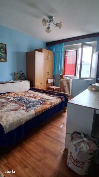 Apartament cu 3 camere decomandat în Dristor