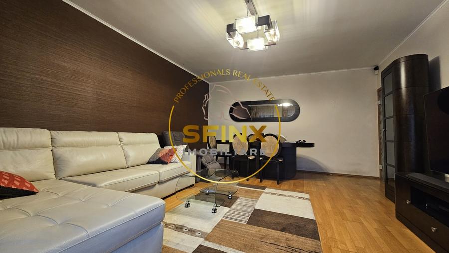 Apartament cu 3 camere decomandat, mobilat în Polonă