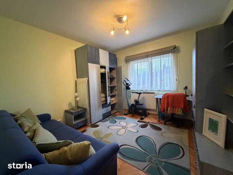 Apartament cu 3 camere decomandat în Plopilor
