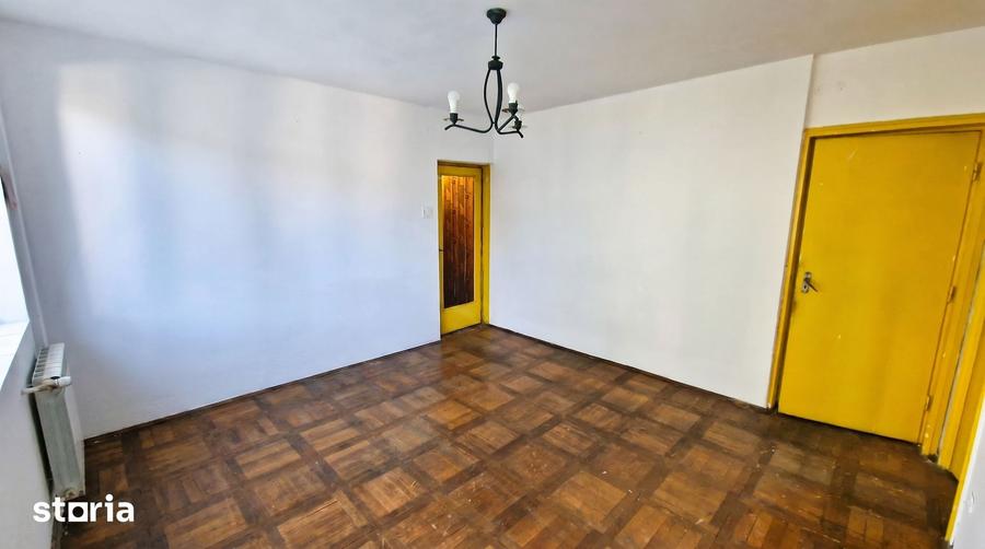 Apartament cu 3 camere semidecomandat în Gara de Nord
