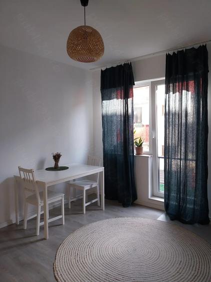 Apartament cu 3 camere decomandat, mobilat în Florești