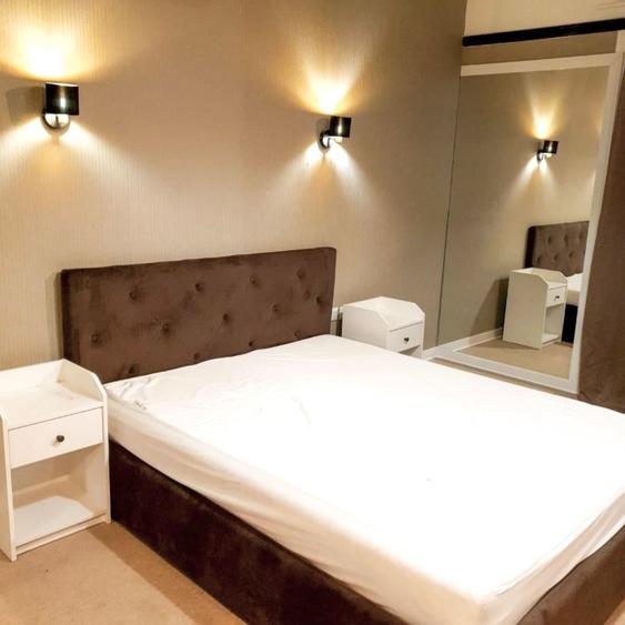 Apartament cu 5 camere decomandat, mobilat în P-ța Universității