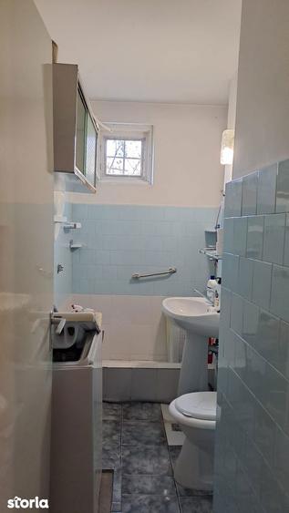 Apartament cu 3 camere semidecomandat în Decebal