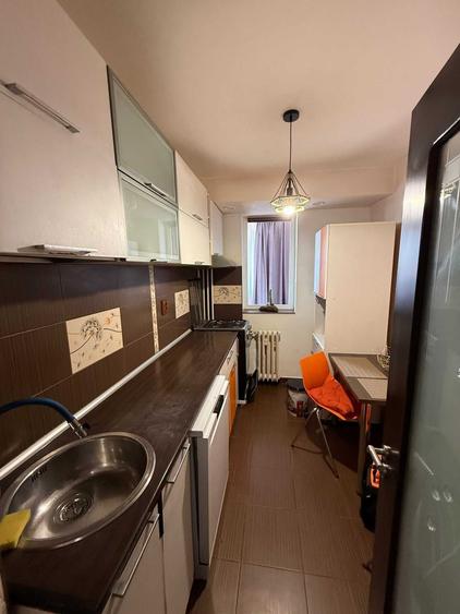 Apartament cu 3 camere decomandat în Drumul Taberei