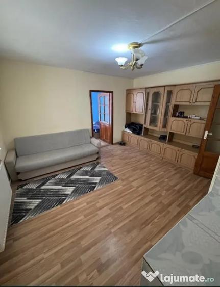 Apartament cu 2 camere semidecomandat, mobilat în Central