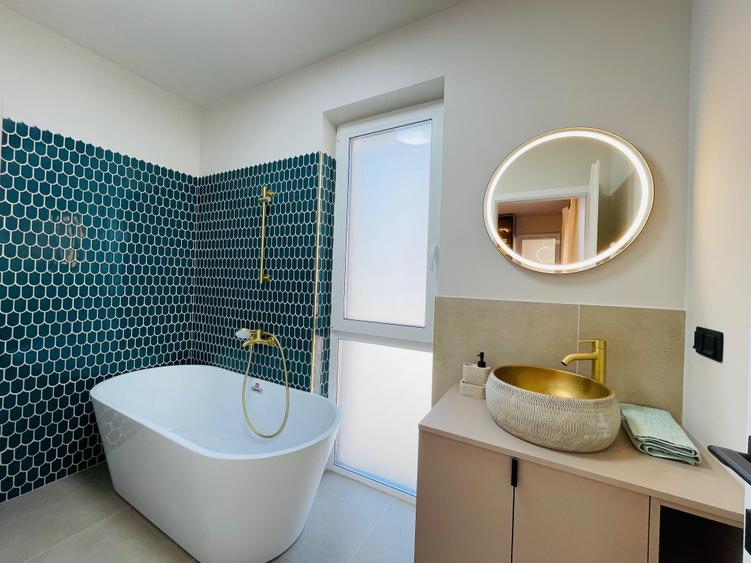 Apartament cu 3 camere semidecomandat în Florești