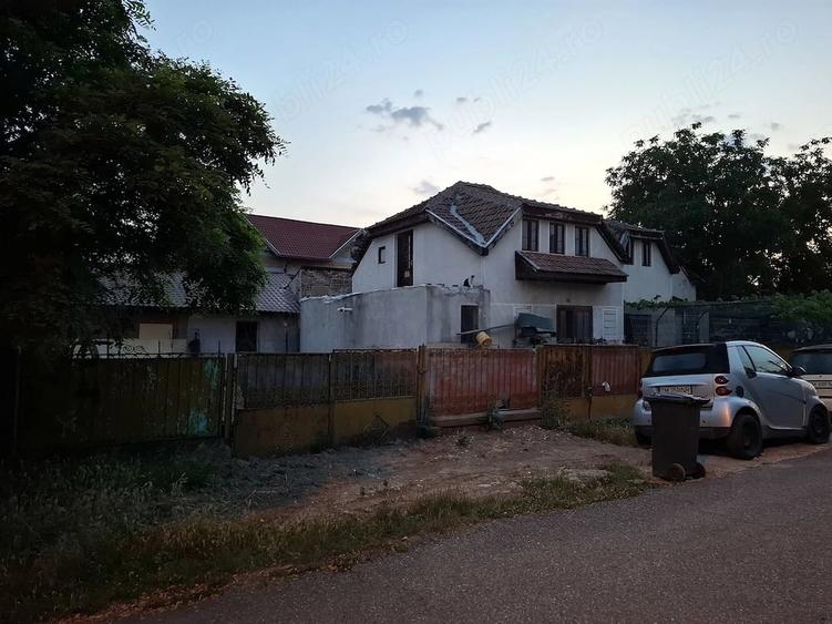 Casă cu 4 camere cu Teren 486 Mp în Plopi