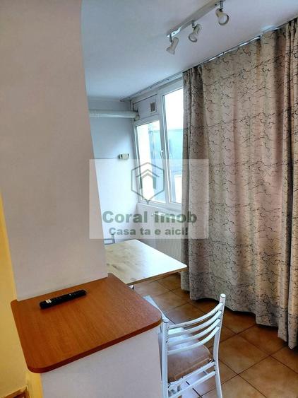 Apartament cu 2 camere semidecomandat, mobilat în Pajura