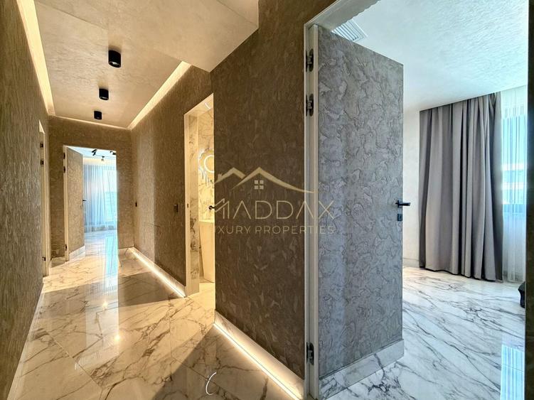 Penthouse cu 5 camere decomandat, mobilat în Central