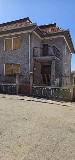 Casă cu 4 camere cu Teren 209 Mp în Central