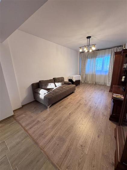 Apartament cu 4 camere decomandat, mobilat în Olteniței