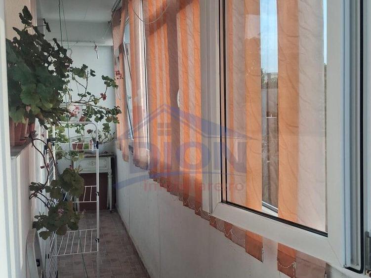 Apartament cu 3 camere decomandat în Drumul Taberei