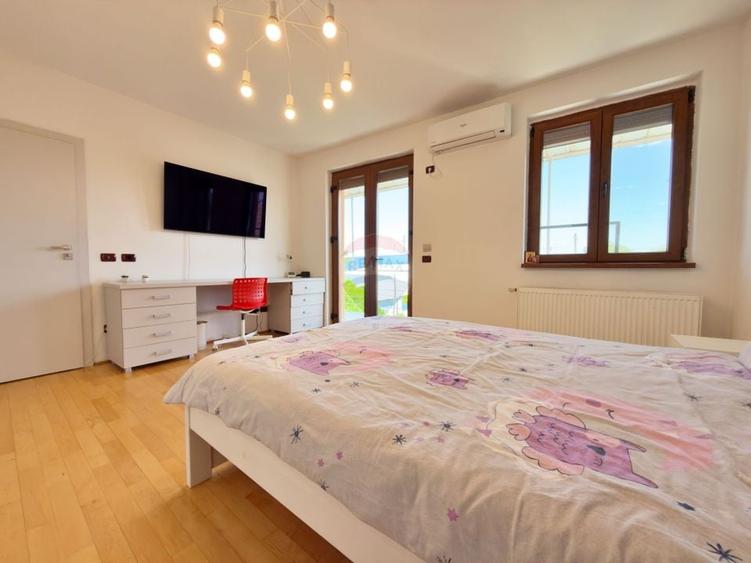Casă individuală cu 5 camere cu Piscina în Gai