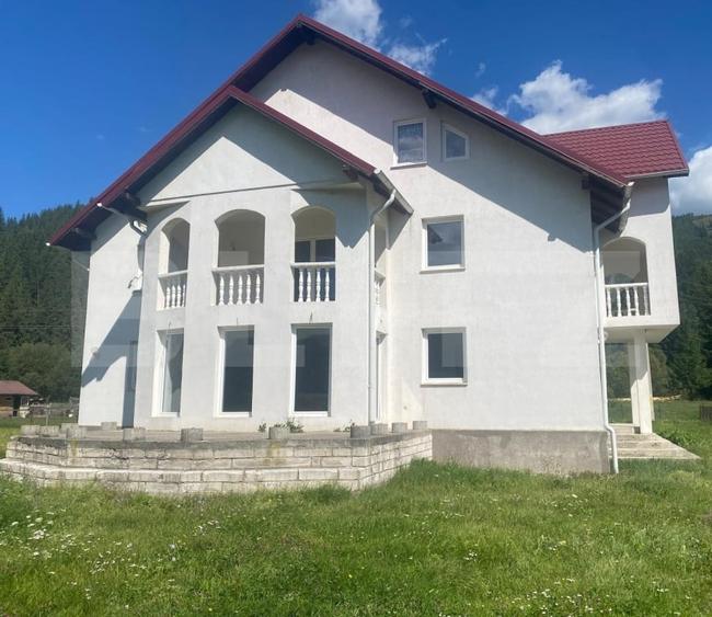 Vilă cu etaj de vânzare în Pojorâta - 2