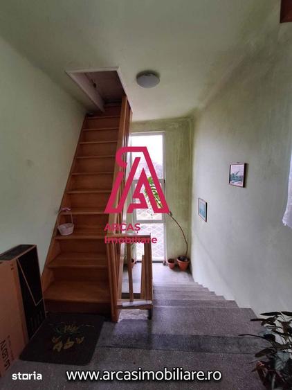 Casă cu 7 camere cu Canalizare în Sub Arini