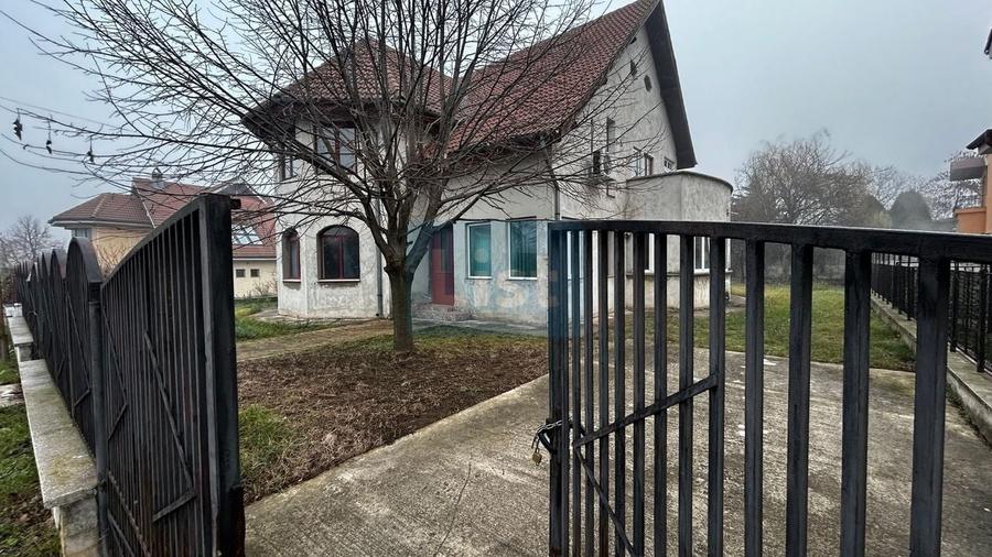 Casă cu 6 camere cu Canalizare în