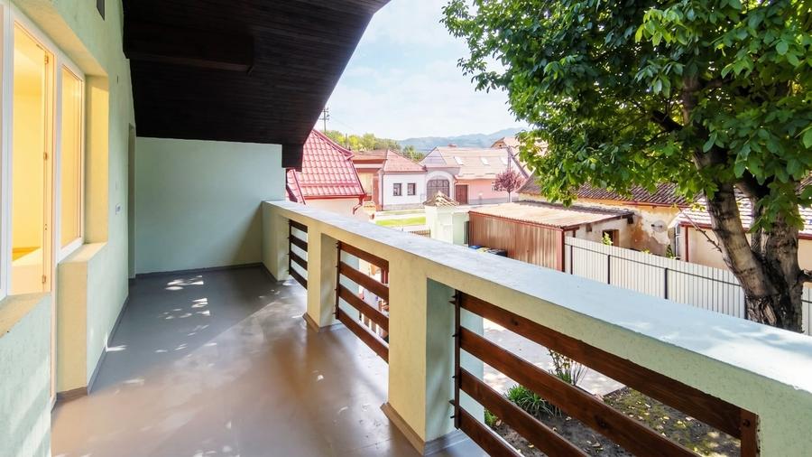 Casă individuală cu 6 camere cu Teren 385 Mp în Central