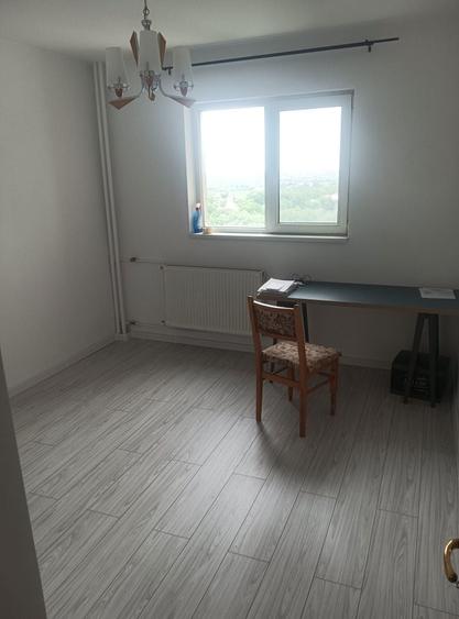 Apartament cu 3 camere decomandat în Dobroești