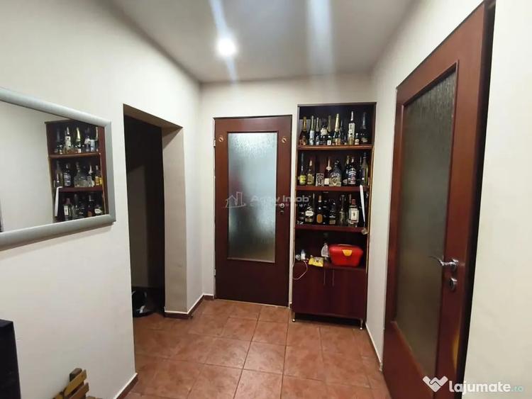 Casă cu 5 camere cu Teren 180 Mp în Muncitoresc