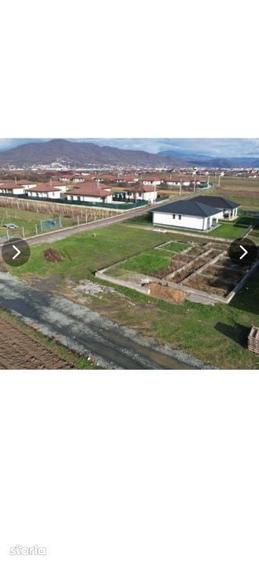 Teren de 13000 mp, în Recea