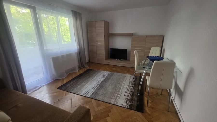 Apartament cu 3 camere decomandat în Spitalul Județean