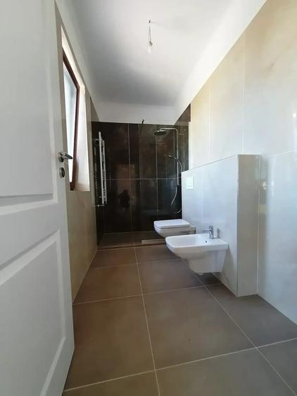 Casă cu 5 camere cu Teren 300 Mp în Central