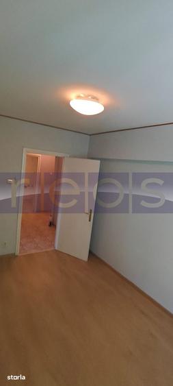 Apartament cu 3 camere decomandat în Tineretului