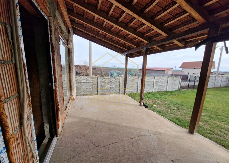 Casă individuală cu 5 camere cu Canalizare în Ianova