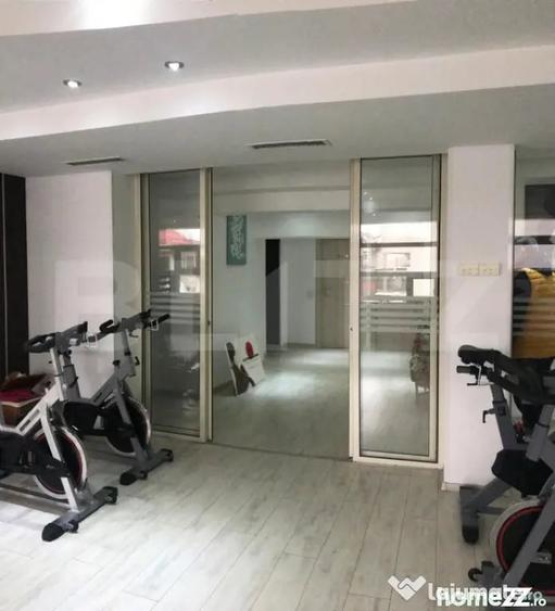 Spațiu comercial, de 290 mp, în Micro 3