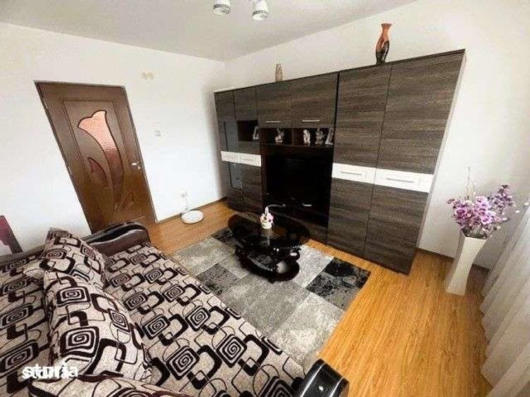 Apartament cu 4 camere în Drăgănești-Olt