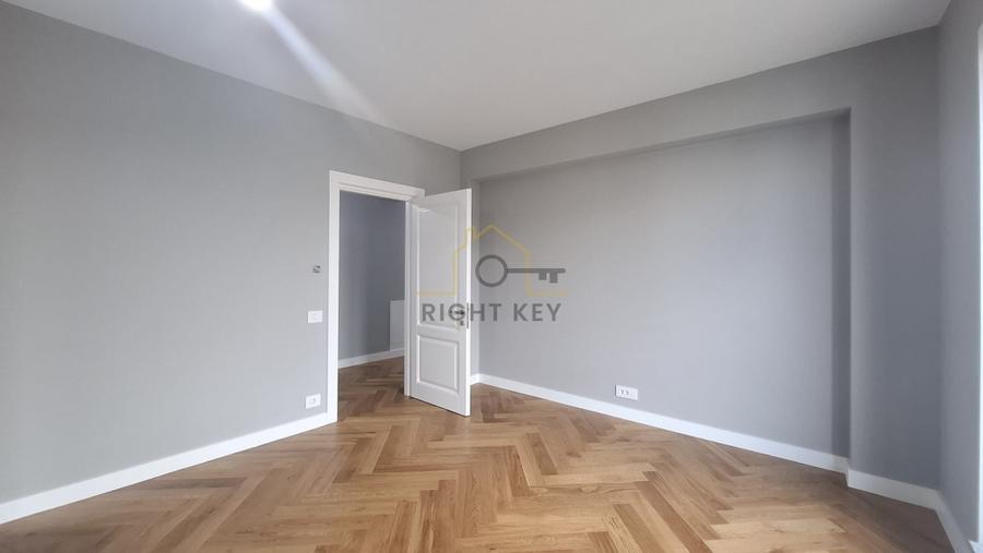 Apartament cu 3 camere decomandat în Băneasa