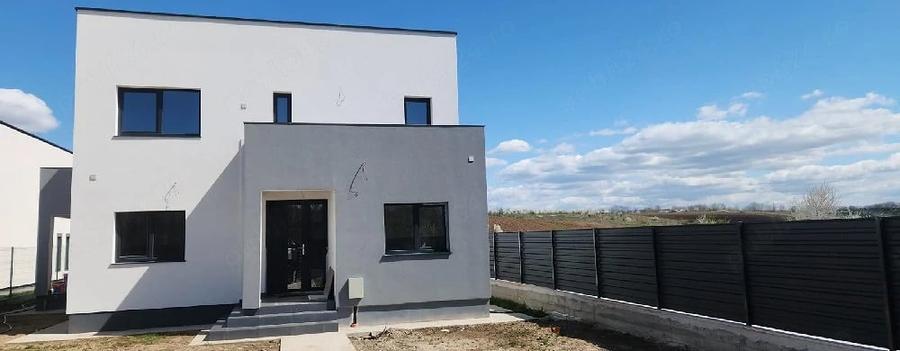 Casă cu 4 camere cu Teren 1500 Mp în Moșoaia