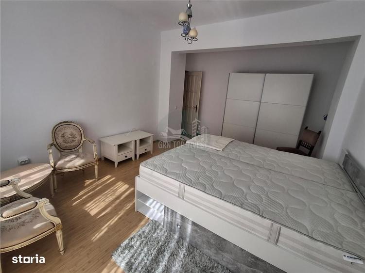 Apartament cu 4 camere decomandat în Central