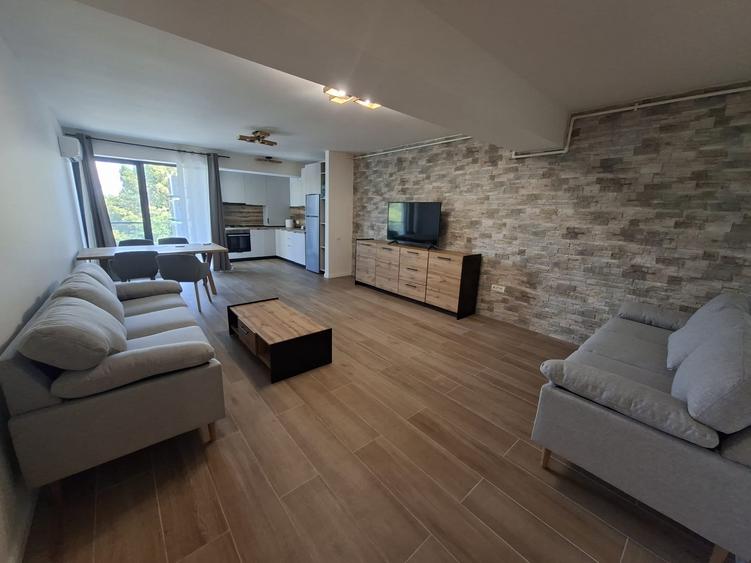 Apartament cu 3 camere decomandat în Sat Vacanță