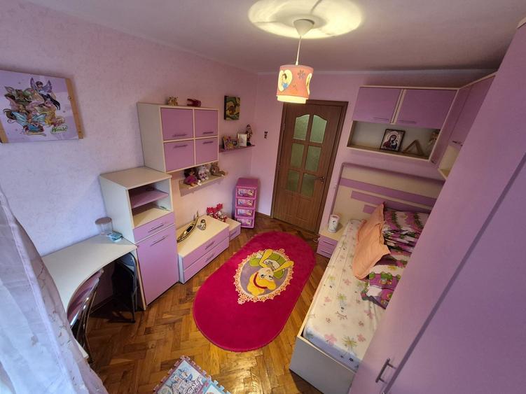 Apartament cu 3 camere decomandat în Central