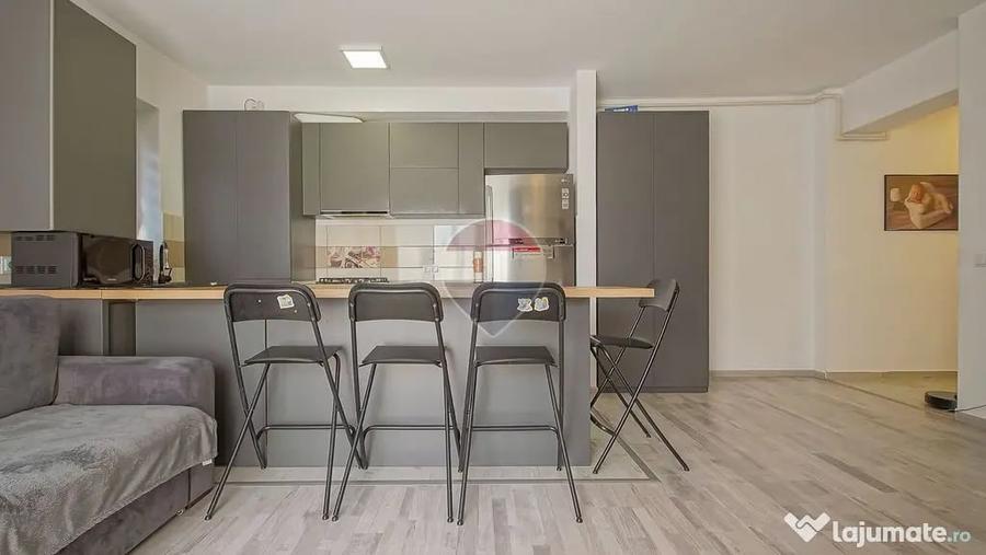 Apartament cu 3 camere decomandat în Tractorul