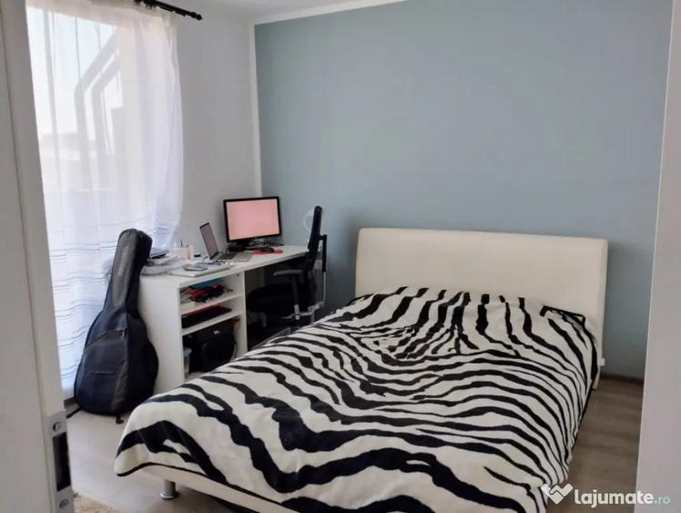 Apartament cu 3 camere semidecomandat în Mărăști