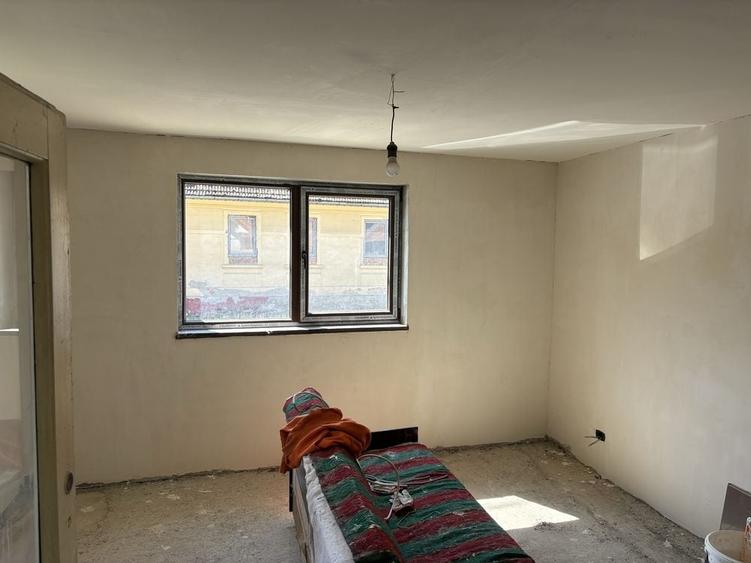 Casă cu 3 camere în Noua